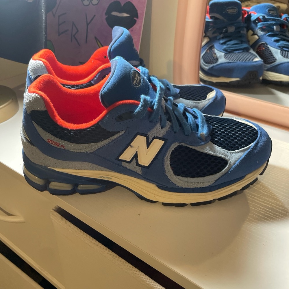 New Balance Blue and Orange Sneakers with Retro Design 8 in MEN 9.5 in WOMENS